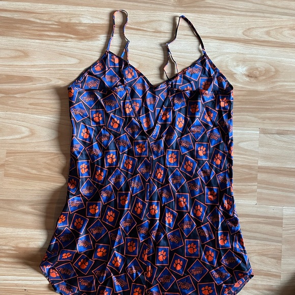 Awesome Merge Left 100% Silk Clemson Tigers Chemise/Nightie - Sz M - Picture 5 of 9
